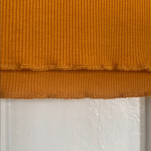 💫Y2K Lettuce Hem Crop Top - Picture 2 of 3